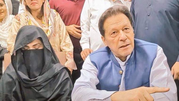 عمران خان اور بشریٰ بی بی  کی 40منٹ تک ملاقات 