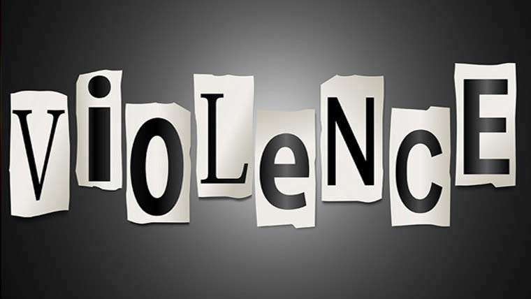 جعلی پیر کا جنات نکالنے  کے بہانے لڑکی پر تشدد 