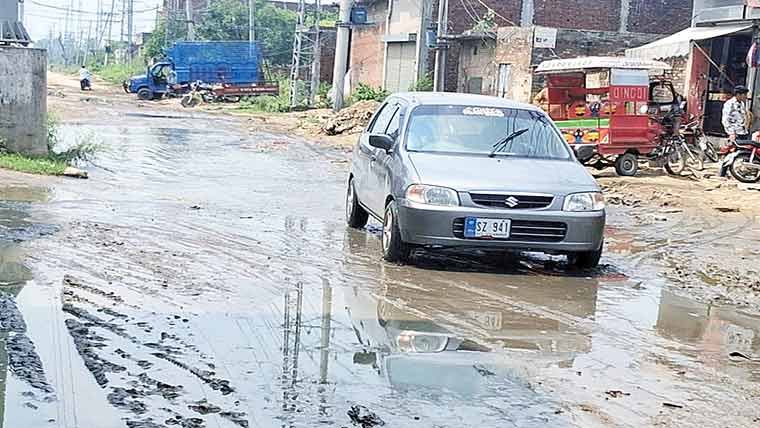  بمبانوالہ تا سٹیڈیم روڈ خستہ حالی کا شکار‘ مسافرخوار 