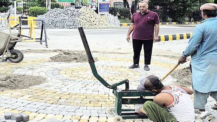 کچہری چوک میں سٹی بیوٹیفکیشن منصوبے پر کام جاری 