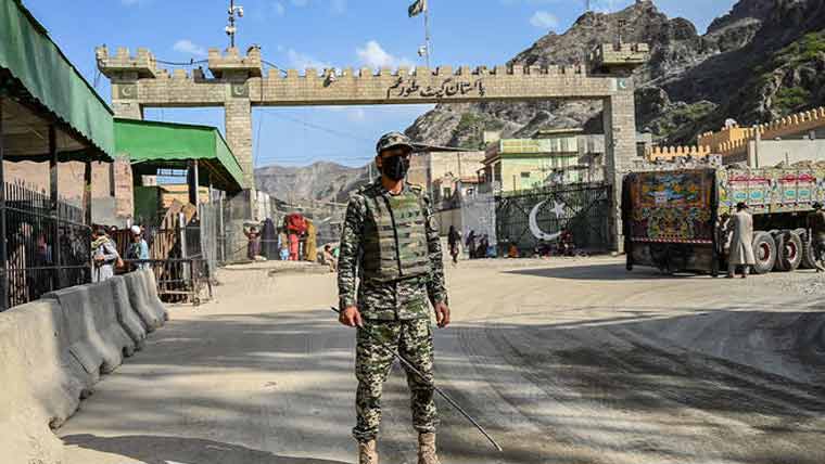 افغانستان میں پھنسے مزید 110  پاکستانی طلبہ وطن پہنچ گئے ، 592  کارگو گاڑیاں بھی واپس آگئیں