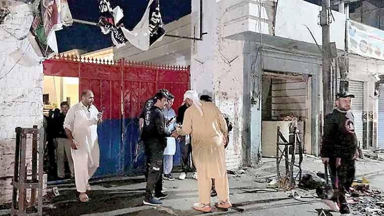 سوات:ـکبل  پولیس  سٹیشن کے  قریب خودکش  دھماکا،6اہلکاروں  سمیت17شہید
