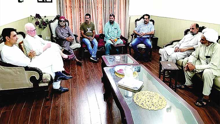 مہنگے پٹرول ، ڈیز ل نے زندگی اجیرن بنا دی :ناصر کلیر 