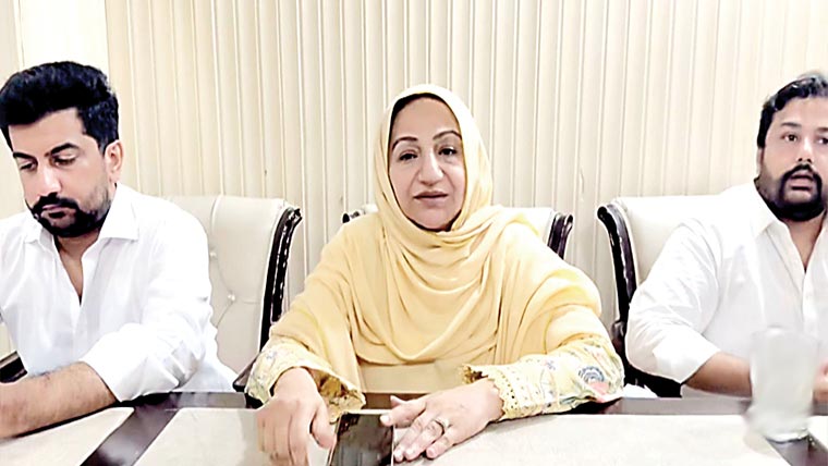  کشمیری بہن‘بھائیوں کو تنہا نہیں چھوڑ سکتے :سائرہ افضل 