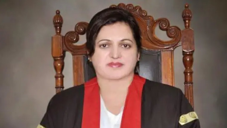 چیف جسٹس کا لاہور ہائیکورٹ بار کا دورہ، کیفے کا افتتاح 