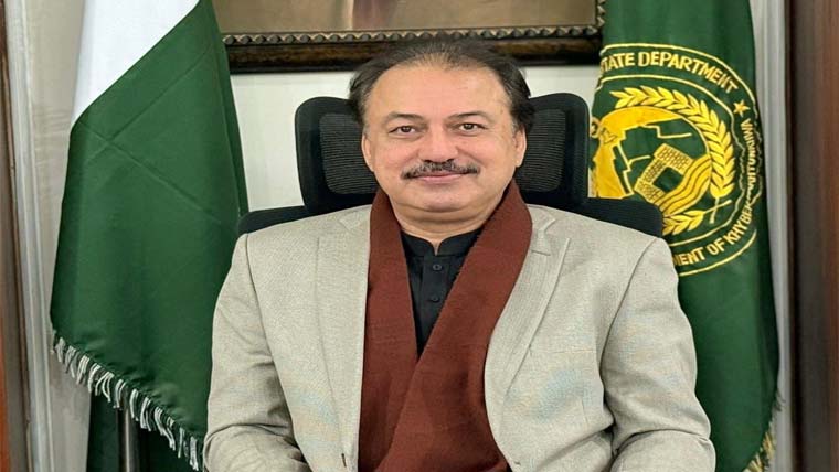 عوام کو فوری اور باعزت خدمات  کی فراہمی ترجیح ،کمشنر مردان