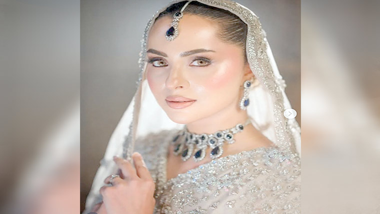 نمرہ خان کی طلاق کی  افواہوں پر وضاحت