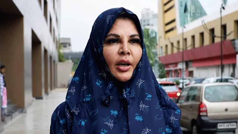 مسلمان ہونے پر فخر، نماز پابندی  سے پڑھتی ہوں:راکھی ساونت 