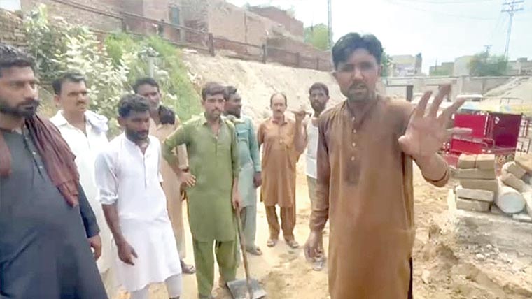 میاں چنوں میں زیر تعمیر واٹر ٹینک منصوبہ، بارش سے ٹریفک متاثر