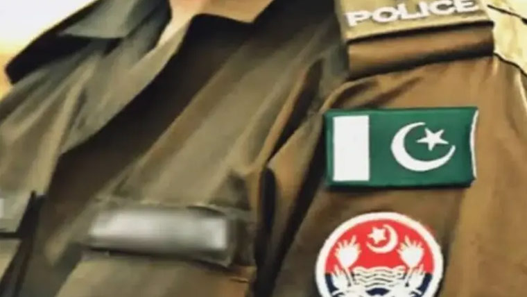 لاہور:تھانے  میں  ذہنی  معذور  لڑکی  سے  زیادتی،78اہلکار  معطل:دوسرے  تھانے  میں2زیر حراست خواتین کی  موت