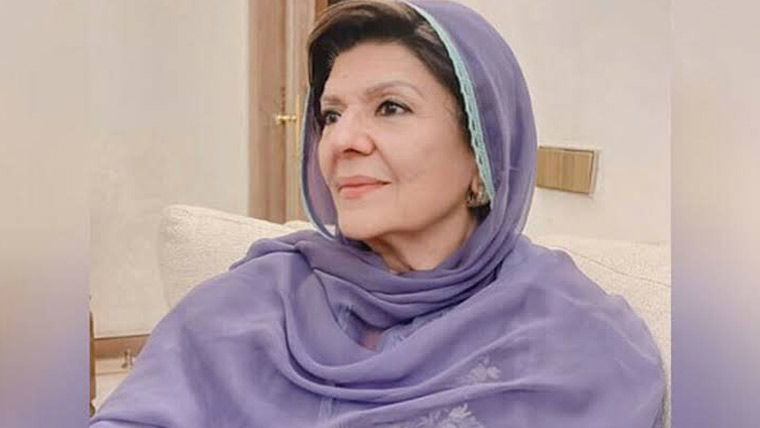 علیمہ خان کو والدکی قبر پر جانے سے روکدیا گیا ،کئی کارکن گرفتار 