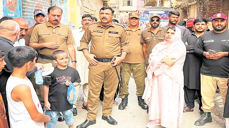 اے سی ڈسکہ سعدیہ جعفر کاپو لیس  حکام کیساتھ جلوس روٹ کا دورہ 
