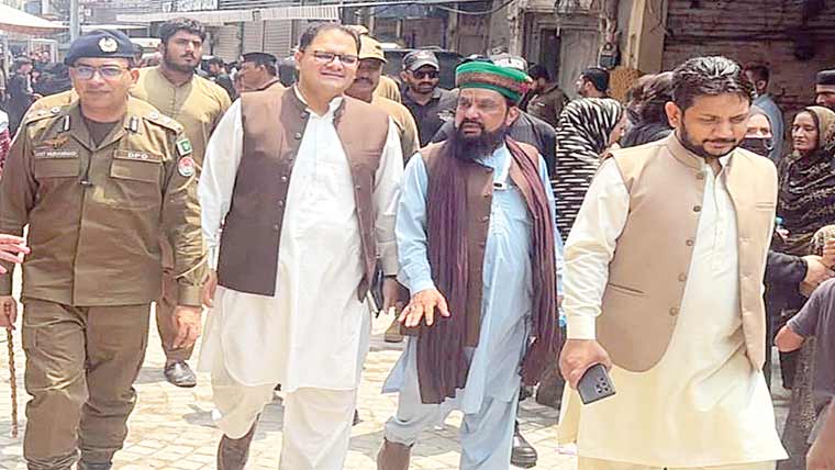 سیالکوٹ:ڈپٹی کمشنر اور ڈی پی او کی  جانب سے جلوس روٹ کا معائنہ 