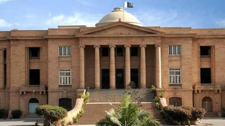 سندھ ہائیکورٹ: غیرقانونی بینرز پوسٹرز اور وال چاکنگ فوری ختم کرنے کی ہدایت 
