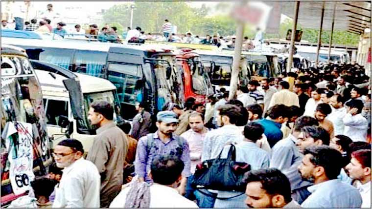 پبلک ٹرانسپورٹ مین اوور لوڈنگ، اوور چارجنگ، خواتین نشستوں کی خلاف ورزیوں پر احتجاج