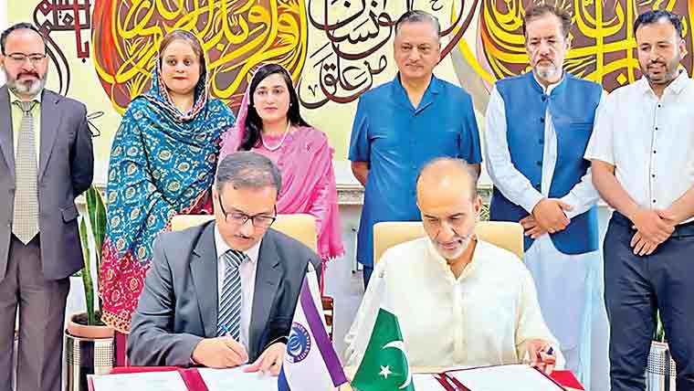 کامسیٹس یونیورسٹی اور ہیلپنگ ہینڈ کے مابین معاہدہ