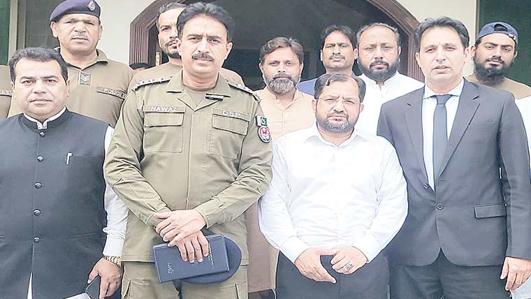 ضلعی پراسیکیوشن دفترمیں یومِ استحصالِ کشمیر وشہداپولیس تقریب 