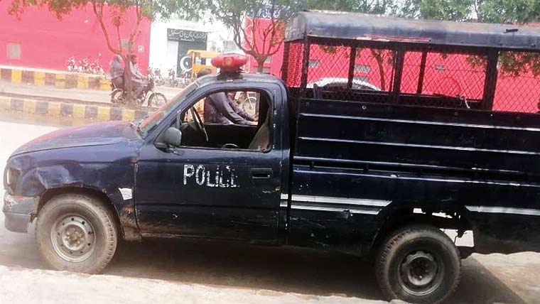 ڈسکہ: سنیپ چیکنگ ٹیم کے اہلکار ڈیوٹی کی بجائے لائبریری میں آرام کرنے لگے