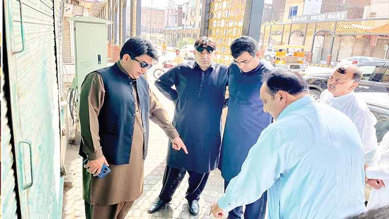  ڈپٹی کمشنر کا مختلف علاقوں کا دورہ ،نکاسی آب کا جائزہ 