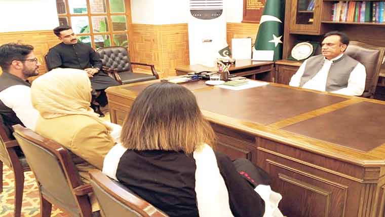سول سروسز اکیڈمی میں زیرِ تربیت  اسسٹنٹ کمشنرز کے وفد کی  کمشنرحافظ شوکت سے ملاقات 