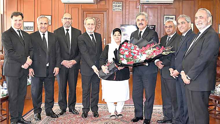 جسٹس  مسرت  ہلالی  ریٹائر،سپریم  کورٹ  میں  فل  کورٹ  ریفرنس:دلیر  جج  کے  طور  پر  یاد  رکھا  جائیگا:چیف  جسٹس