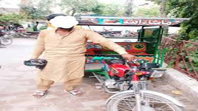  رکشہ پر ون ویلنگ ،کرتب  دکھانے والا ڈرائیور گرفتار