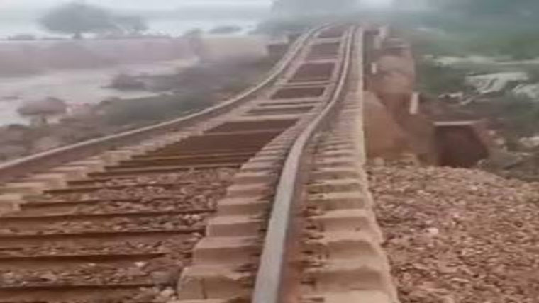  لاہور،فیصل آباد کے درمیان ریلوے رابطہ 12 روز سے منقطع 