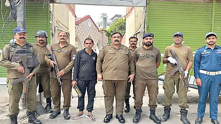 ایس ایس پی کا گرجا گھروں کا  دورہ ، سکیورٹی بڑھانے کی ہدایت