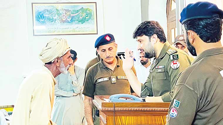 ڈی پی او میانوالی کی آفس میں  کھلی کچہری، مسائل سنے 