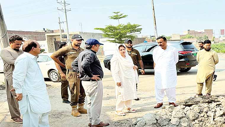 ڈی سی کا جھمرہ روڈ، غلہ منڈی چوک اور فیصل آباد روڈ کا دورہ