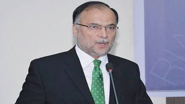عمران کی صحت پر کسی قسم کا سمجھوتا نہیں:احسن اقبال