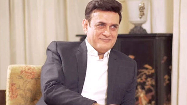  شہود علوی کا گھریلو خواتین پر تبصرہ سوشل میڈیا پر زیرِ بحث 