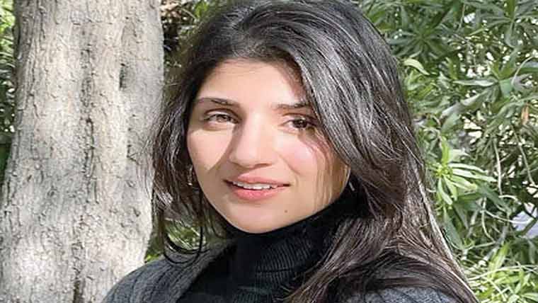 اداکارہ ماہین صدیقی نے گلوکاری  کی دنیا میں قدم رکھ دیا