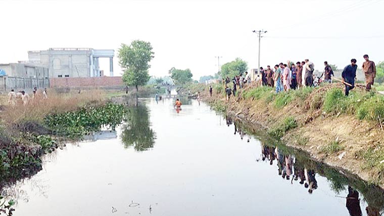 تتلے عالی:سیم نالہ میں مچھلی کی بھرمار، شکاریوں کے ڈیر ے 