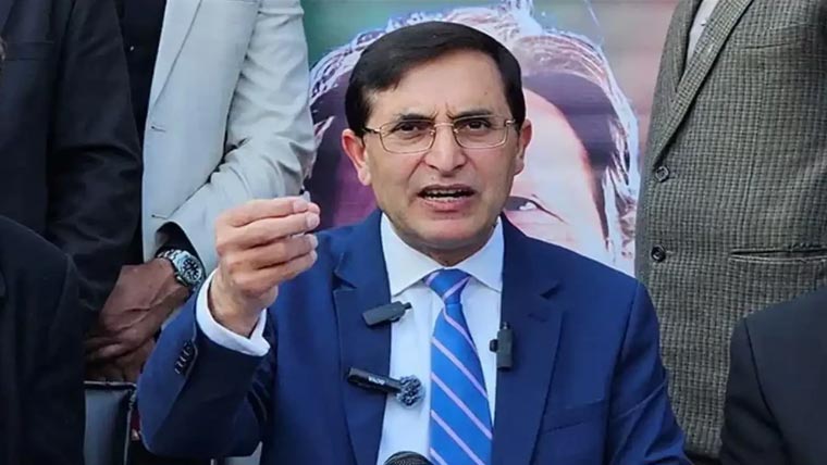 عمران خان کیساتھ ملاقات  کی تردید،اکتوبر 2025کے  بعد ملنے نہیں دیا گیا،بیرسٹرگوہر