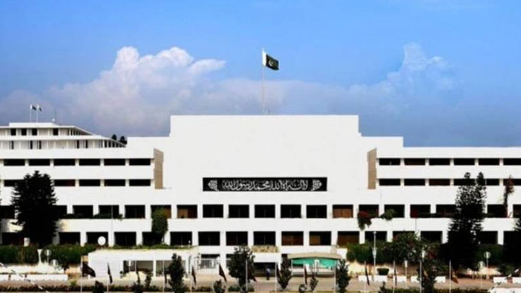 قومی اسمبلی کے سکیورٹی اسسٹنٹ  اختیارات کے ناجائز استعمال پر معطل 