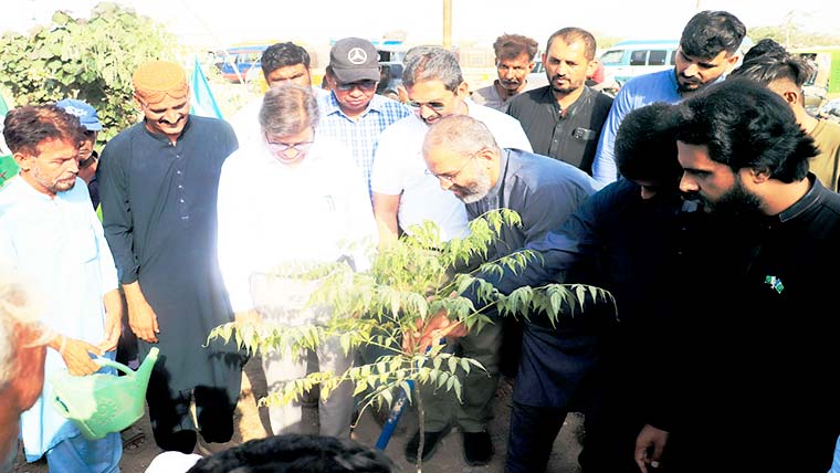 گلشن اقبال کو حقیقی معنوں میں گلشن بنایاجارہا ، منعم ظفر