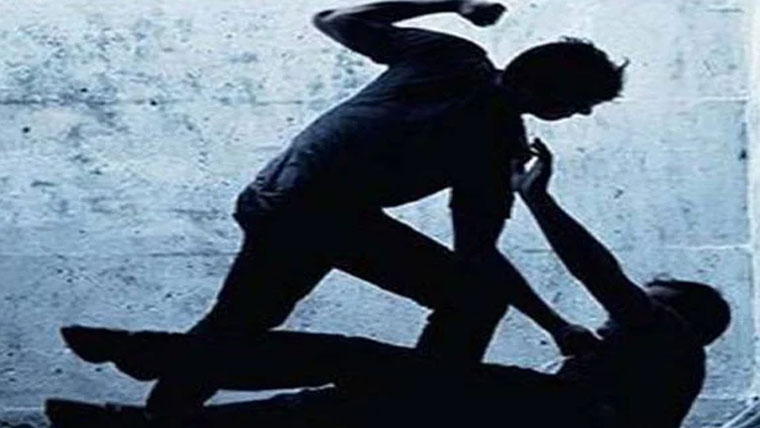  ادھار رقم واپس مانگنے پر جھگڑا  اینٹیں مار کر دو افراد زخمی