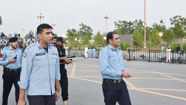 ڈی جی سیف سٹی کا ڈیوٹی پوائنٹس  کا دورہ ،سکیورٹی انتظامات کا جائزہ 
