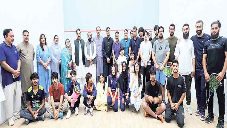 آزادی کپ سکواش ٹورنامنٹ میں  شاہزیب نے چیمپئن شپ اپنے نام کرلی