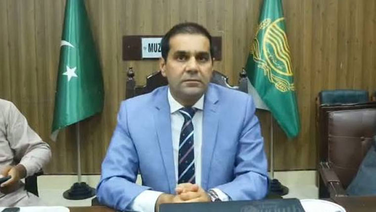 مظفرگڑھ میں مفت سبزی کاشت منصوبہ، ڈپٹی کمشنر کا فیلڈ کا دورہ