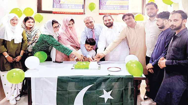 الائیڈ ہسپتال میں جشن  یومِ آزادی کی تقریب، ملکی ترقی  و سلامتی کیلئے خصوصی دعا
