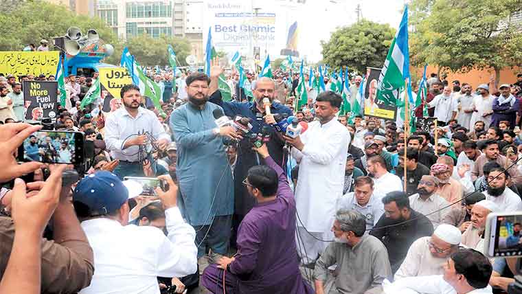 پوری حکومتی مشینری میر رضا کیس کو خراب کرنے میں لگی ہے ، منعم ظفر