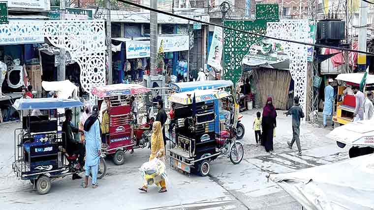 علی پورچٹھہ:مرکزی چوک میں ناجائز رکشہ سٹینڈ ‘ٹریفک جام 