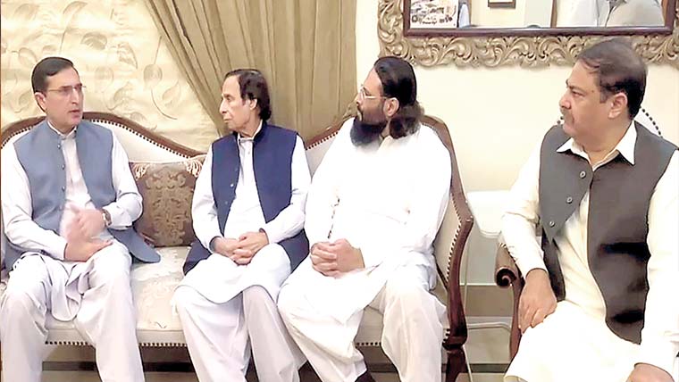 عمران خان کی صحت پر سیاست نہ کی جائے :پرویزالٰہی