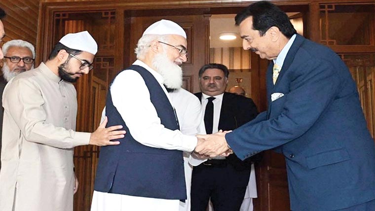  یوسف گیلانی سے پیر امین الحسنات کی رہائش گاہ پر ملاقات 