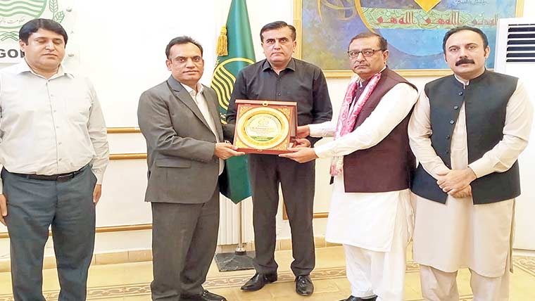 کمشنر آفس سرگودھا میں پروٹوکول  آفیسرکی ریٹائرمنٹ کے  موقع پر الوداعی تقریب 