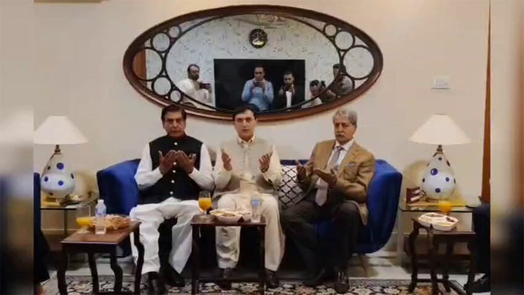  پی پی وفد کی بیرسٹر گوہر کے گھر آمد ، والدہ کے انتقال پر تعزیت 