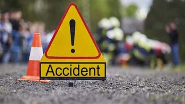مزدا کی رکشہ کو ٹکر، بچی سمیت 2زخمی