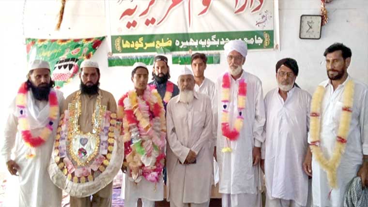  جامعہ بگویہ بھیرہ کے طالب علم عاطف  ریاض نے قرآن مجید حفظ کر لیا